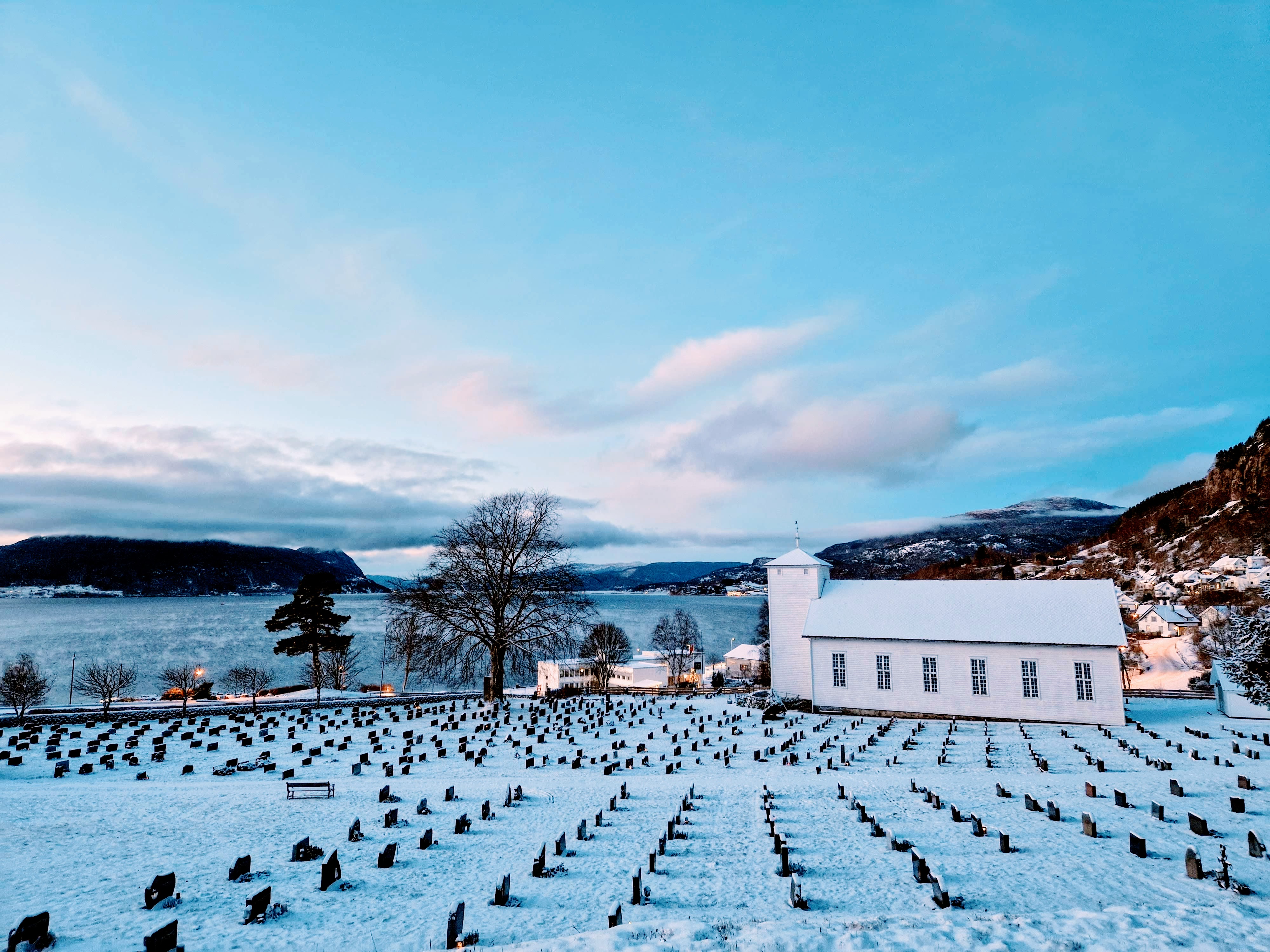 Hjelmeland kyrkjgard